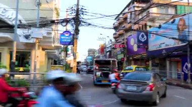 Pattaya Chon Buri Tayland 2018 Meşgul Pattaya Şehri Turist Caddesi Araba Otomobili Motosikletler Şehir Merkezi Pattaya Tayland 'da Gökdelen Binaları.