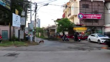 Pattaya Chon Buri Tayland 2018 Meşgul Pattaya Şehri Turist Caddesi Araba Otomobili Motosikletler Şehir Merkezi Pattaya Tayland 'da Gökdelen Binaları.