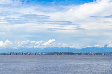 Rio de Janeiro Eyaleti Rio de Janeiro Brezilya 11. Aralık 2020 Ponte Pres Costa e Silva Rio Niteroi Köprüsü Rio de Janeiro Brezilya 'da deniz ve okyanus manzaralı.