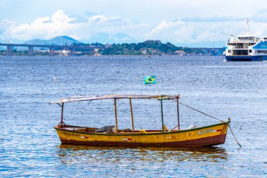 Rio de Janeiro Eyaleti Rio de Janeiro Brezilya 11. Aralık 2020 'de Rio de Janeiro Brezilya' da sahil ve kıyı şeridi kaldırım iskelesi rıhtımı rıhtım yatları ve tekneleri ile.