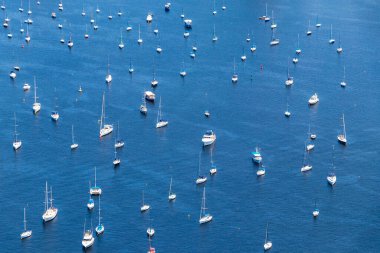 Rio de Janeiro Eyaleti Rio de Janeiro Brezilya 12. Ekim 2020 Urca Köyü Sahil ve Sahil Panorama Rio de Janeiro Brezilya 'da yatları ve tekneleri ile.