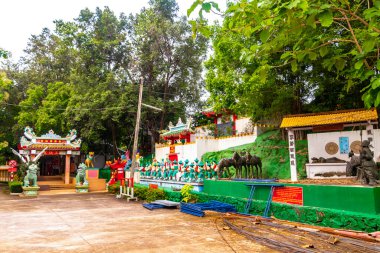 Pattaya Chon Buri Tayland 25. Ekim 2018 Wat Wang Sam Sienwith Heykelleri Tapınağı 'ndaki Tropik Çin Zhong Güneş Bahçesi Pattaya Tayland' daki Göl Pond.