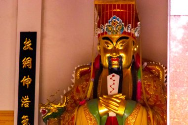 Pattaya Chon Buri Tayland 25. Ekim 2018 'de Pattaya Bang Lamung Amphoe Chon Buri Tayland' da Çin Tapınağı Tapınağı 'ndaki Çin Pavilyonu' nda Çin Tanrısı Heykeli dikildi..