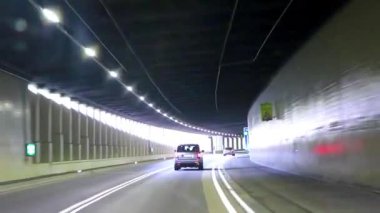 Alps Vorarlberg Avusturya 12. Temmuz 2019 Alp Vorarlberg Avusturya 'daki dağlarda bir tünelden geçerken..