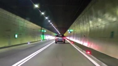 Alps Vorarlberg Avusturya 12. Temmuz 2019 Alp Vorarlberg Avusturya 'daki dağlarda bir tünelden geçerken..