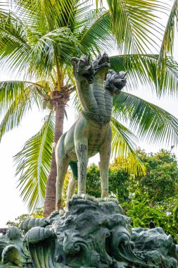 Pattaya Chon Buri Tayland 27 numara. Ekim 2018 Güneydoğu Asya 'daki Pattaya Bang Lamung Amphoe Chon Buri Tayland' da dört ayaklı ejderha heykeli dikildi..