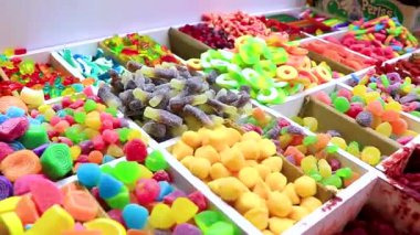 Meksika 'nın Centro Historico City Mexico' daki sokak yiyecek pazarından renkli şekerlemeler alın..