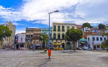 Rio de Janeiro Eyaleti Rio de Janeiro Brezilya 11. Aralık 2020 Şehir Centro Sokak Yolu Şehir Merkezi ve Skyline Panorama Gökdelenler Binası Arabalar ve Brezilya 'daki İnsanlar.