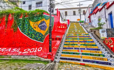Rio de Janeiro Eyaleti Rio de Janeiro Brezilya 07. Aralık 2020 Escadaria Selaron Rio de Janeiro Eyaleti Rio de Janeiro Brezilya 'da kırmızı ünlü merdiven basamakları..