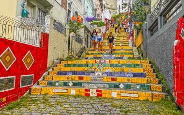 Rio de Janeiro Eyaleti Rio de Janeiro Brezilya 07. Aralık 2020 Escadaria Selaron Rio de Janeiro Eyaleti Rio de Janeiro Brezilya 'da kırmızı ünlü merdiven basamakları..