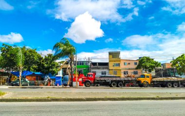 Rio de Janeiro Eyaleti Rio de Janeiro Brezilya 25. Ekim 2020 Şehir Sokakları Otoyol Kenti ve Skyline Panorama ile Brezilya 'da Gökdelen Binaları Arabalar ve Mavi Gökyüzü.