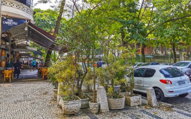Rio de Janeiro Eyaleti Rio de Janeiro Brezilya 07. Ekim 2020 Copacabana ve Leme City Şehir Merkezi Sokak Yolları Skyline Panorama Gökdelen Binaları Arabalı İnsanlar.
