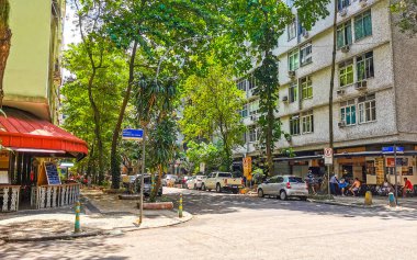 Rio de Janeiro Eyaleti Rio de Janeiro Brezilya 11. Ekim 2020 Copacabana ve Leme City Şehir Merkezi Sokak Yolları Skyline Panorama Gökdelen Binaları Arabalı İnsanlar.