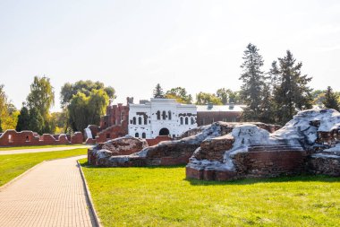 Eski Brest Kalesi duvar ve kapılar inşa ediyor Leninskiy Rayon Brest İlçe Brest Bölgesi Belarus 'ta kaybolan doğa kalıntıları.