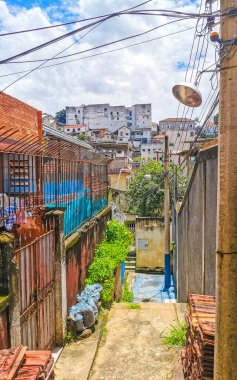 Rio de Janeiro Eyaleti Rio de Janeiro Brezilya 08. Aralık 2020 Şehir Şehri ve Eski Ev Binaları Dağı ve Brezilya 'da Mavi Bulutlu Gökyüzü ile Skyline Panorama.
