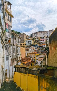 Rio de Janeiro Eyaleti Rio de Janeiro Brezilya 10. Aralık 2020 Şehir Şehri ve Eski Ev Binaları Dağı ve Brezilya 'da Mavi Bulutlu Gökyüzü ile Skyline Panorama.