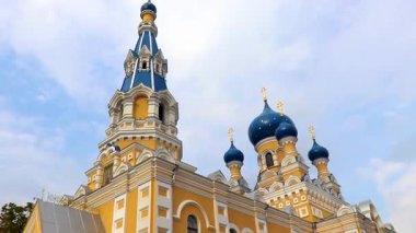 Brest Brest Bölgesi Belarus 26. Eylül 2020 Leninskiy Rayon Brest Belarus 'ta mavi soğan kubbesiyle ünlü Aziz Nicholas Kilisesi Katedrali.