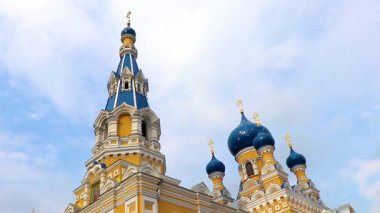 Brest Brest Bölgesi Belarus 26. Eylül 2020 Leninskiy Rayon Brest Belarus 'ta mavi soğan kubbesiyle ünlü Aziz Nicholas Kilisesi Katedrali.