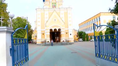 Brest Brest Bölgesi Belarus 26. Eylül 2020 Leninskiy Rayon Brest Belarus 'ta mavi soğan kubbesiyle ünlü Aziz Nicholas Kilisesi Katedrali.