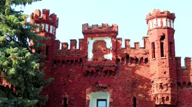 Belarus 'un Leninskiy Rayon Brest Bölgesi' nde Eski Brest Kalesi duvar ve kapı harabeleri inşa ediliyor..