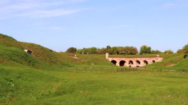 Eski Brest Kalesi duvar ve kapılar inşa ediyor Leninskiy Rayon Brest İlçe Brest Bölgesi Belarus 'ta kaybolan doğa kalıntıları.