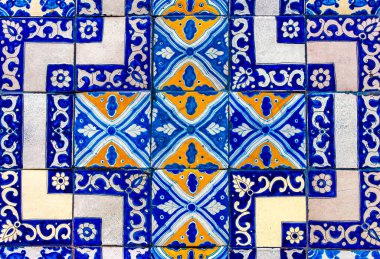 Centro Historico Mexico City Mexico 'daki sanatsal eski renkli mozaik duvar kiremitleri dokusu.