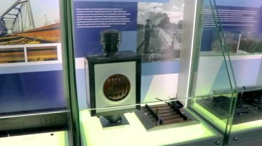 Brest Brest Bölgesi Belarus 20. Eylül 2020 Klasik antika antika tren koleksiyoncuları buharlı lokomotif madalyaları ve Belarus Demiryolu Mühendislik Müzesi 'nde ödüller.