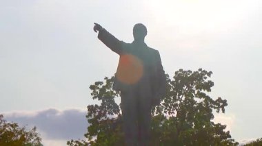 Brest Brest Bölgesi Belarus 20. Eylül 2020 Ploshchad Lenina Lenin Meydanı şehir caddesi ve bronz heykel anıtı Leninskiy Rayon Brest Belarus.