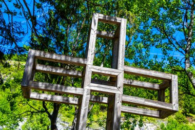 Landeck Tyrol Avusturya 30. Mayıs 2025 doğadaki Hristiyan İsa Anıtı Alplerde Uçan Landeck Tyrol Avusturya.