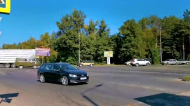 Brest Brest Bölgesi Belarus 21. Eylül 2020 'de şehir merkezinde Leninskiy Rayon Brest Belarus' ta binalar, insanlar ve arabalar var..