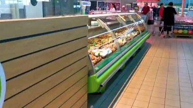 Brest Brest Bölgesi Belarus 21. Eylül 2020 Leninskiy Rayon Brest Belarus 'taki süpermarket tezgahında Rus taze yiyecek ve sebzeleri.