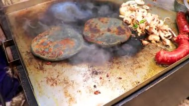 Meksika gıda ürünleri caddelerdeki restoranlarda ve Centro Historico City Mexico 'daki süpermarketlerde.