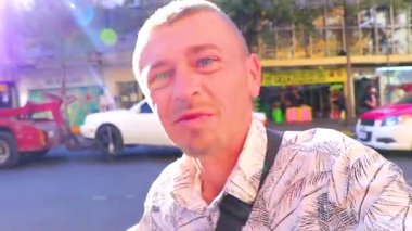 Meksika yemeği yiyen bir adam Meksika taco torta Centro Historico City Mexico.