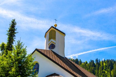 Landeck Tyrol Avusturya 30. Mayıs 2025 Manzarayla Avusturya 'ya seyahat Orman köyleri dağlar kültür ve şehir yaşamı Landeck District Landeck Tyrol Austria.