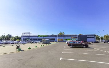 Brest District Brest Bölgesi Belarus 21. Eylül 2020 'de Leninskiy Rayon Brest Belarus' ta süpermarket ve market açıldı..
