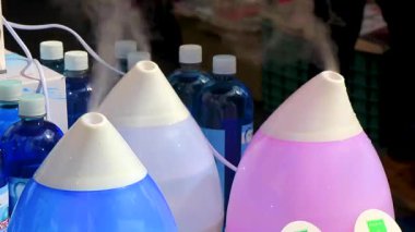 Centro Historico Mexico City, 11 numara. Şubat 2021 Meksika hatıra eşyaları Centro Historico Mexico City 'de tütsü ocaklarını tazeliyor.