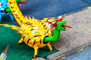 Centro Historico Mexico City, 11 numara. Şubat 2021 Meksika hatıra eşyaları, Meksika 'nın Centro Historico şehrinde oyuncak ve bilezik balonları.