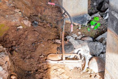 Mir Karelichy İlçe Hrodna Bölgesi Belarus 'ta paslı, kirli çocuklar bisikleti.