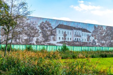 Mir Karelichy Bölgesi Belarus 28. Eylül 2020 Belarus Anıt Binası 'nın Belarus Belarus Belarus' taki Mir Karelichy İlçe Bölgesi Hrodna Bölgesi 'ndeki parkta Resim Heykeli gezisi.