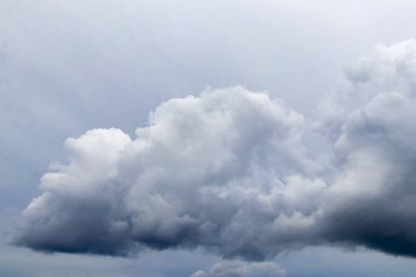 Minsk Minsk Bölgesi Belarus Bölgesi 'nde kara kara, korkunç gök gürültülü ve yağmur bulutlu..