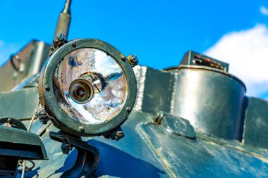 Rus savaş tankı, Minsk Minsk Bölgesi Belarus Bölgesi 'nin dışında sergilenen ışıklı anıt sergisini tanıttı..