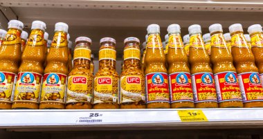 Kathu Bölgesi Phuket Adası Tayland 08. Haziran 2018 Güneydoğu Asya 'daki Patong Beach Kathu Phuket Eyaleti Tayland' da reyon ve raflarla dolu Büyük C süpermarketi.