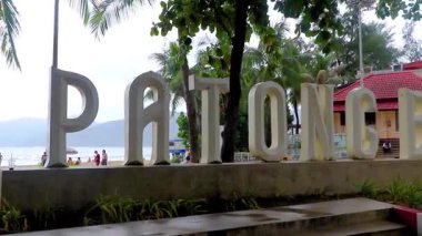 Kathu Bölgesi Phuket Adası Tayland Eyaleti 09. Haziran 2018 Silver Patong Beach harfleri Güneydoğu Asya 'daki Kathu Bölgesi Phuket Adası Eyaleti Güney Tayland' daki şehir tabelasına hoş geldiniz diyor..