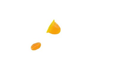 Portakal suyu beyaz süper yavaş çekimde sıçrar 1000 FPS 4k