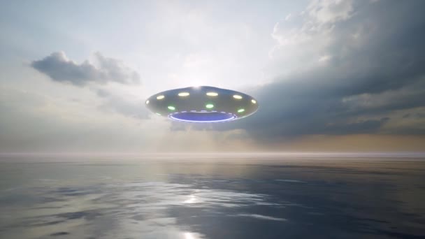Ufo Poruszają Się Nad Oceanem Dramatyczne Chmury Niebo — Wideo stockowe