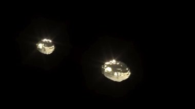 Altın tanecikleri siyah süper yavaş çekimde 1000 FPS 4k