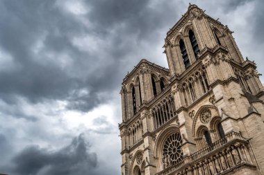 Paris, Fransa 'daki Ile De La Cite' deki Katedral Notre Dame