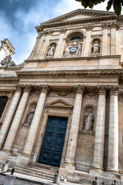 Sorbonne Üniversitesi 'nin Quartier Latincedeki Ön Girişi Paris, Fransa
