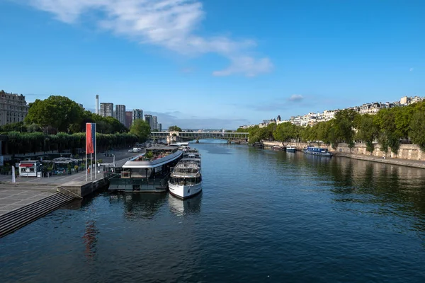 River Seine Paris Promenade Anchored Ships Modern Office Buildings — стокове фото