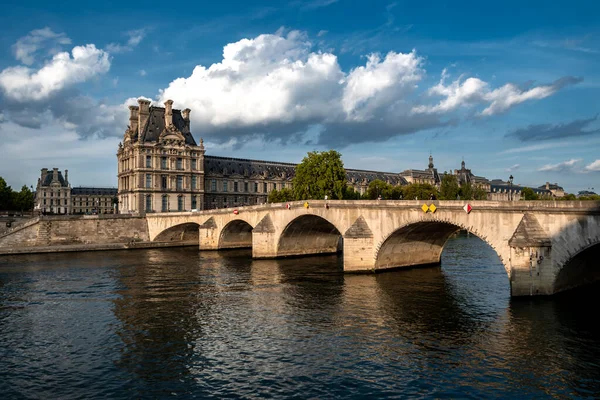 Most Pont Royal Přes Řeku Seinu Historické Budovy Paříži Francie — Stock fotografie